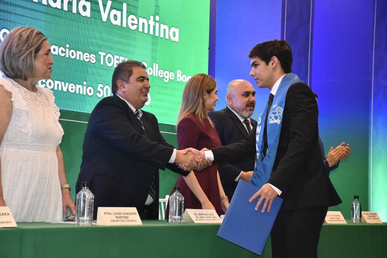 Culminan su preparatoria alumnos del Instituto Senda Knowmads