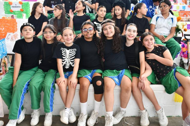 Dedican alumnos del Instituto Senda altares a ilustres escritores mexicanos