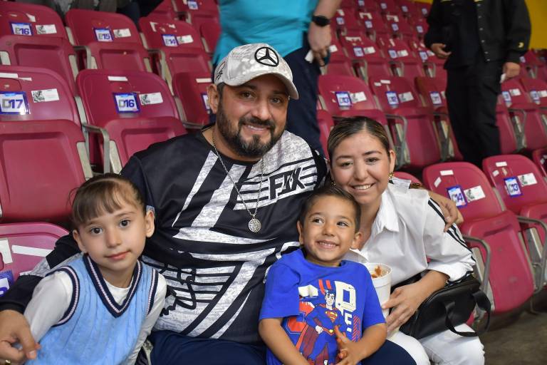 Disfrutan sinaloenses el inicio de la Cibacopa 2026