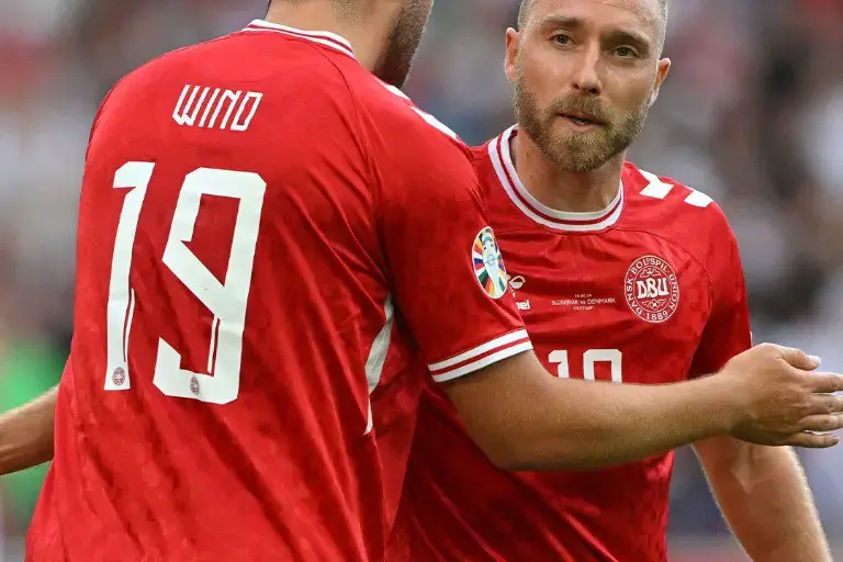 Christian Eriksen colapsa en el juego; suspenden amistoso entre Dinamarca y Ucrania