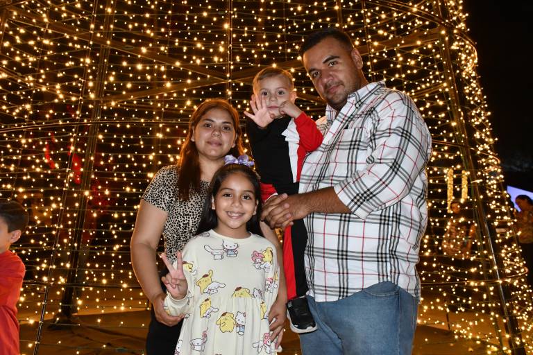 Reciben sinaloenses la Navidad en el Jardín Botánico