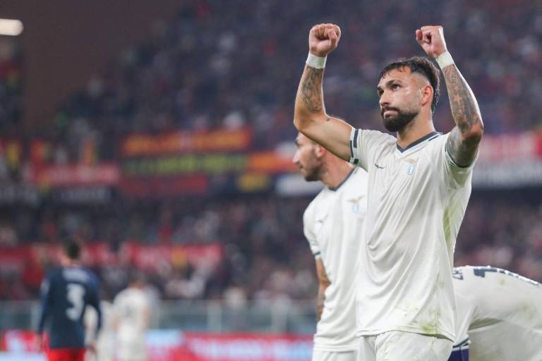 La Lazio golea al Génova de Johan Vásquez y resana sus heridas