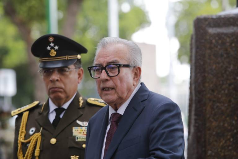 Reporta Rocha Moya saldo blanco en celebraciones de Independencia en Sinaloa