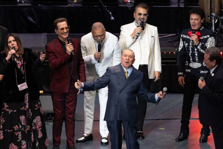 Rinden homenaje a Marco Antonio Muñiz en el Auditorio Nacional
