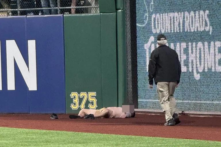 Fan que cayó al terreno en el estadio de Piratas está despierto, alerta y puede hablar