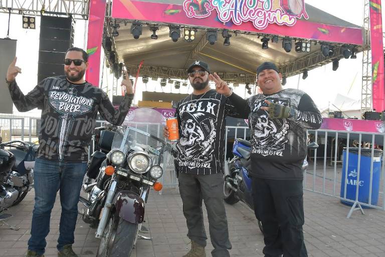 Disfrutan del Carnaval de Altata 2026 ‘Oleajes de Alegría’