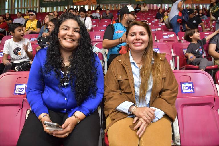 Disfrutan sinaloenses el inicio de la Cibacopa 2026