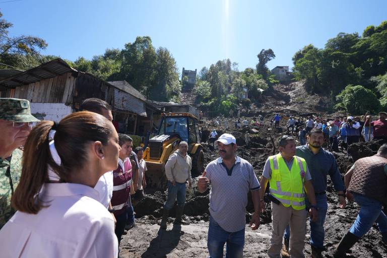 Sheinbaum visita municipios afectados por intensas lluvias, promete censo para apoyos y enfrenta algunos reclamos