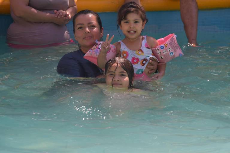 Disfrutan familias de últimos días vacacionales en Imala