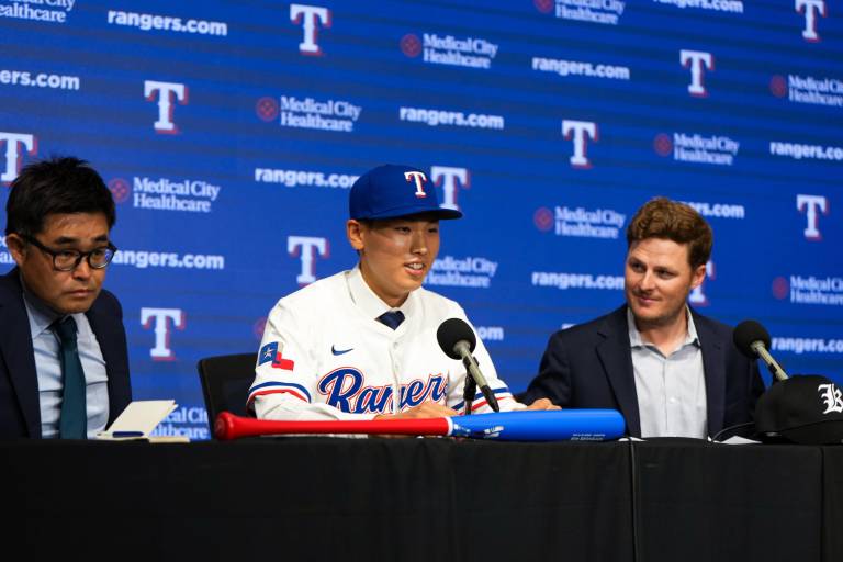 Rangers firman al lanzador/bateador coreano de escuela secundaria, Seong-Jun Kim
