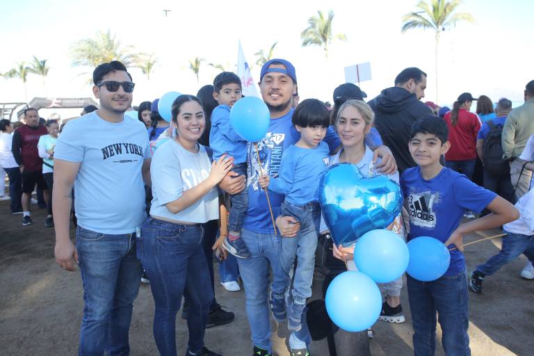 Participan con entusiasmo en la Caminata ‘Paso a Paso por el Autismo’ en Mazatlán