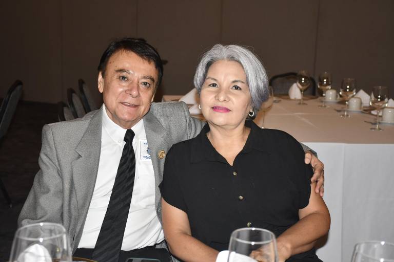 Realiza el Club Rotario Culiacán Oriente Cambio de Botones