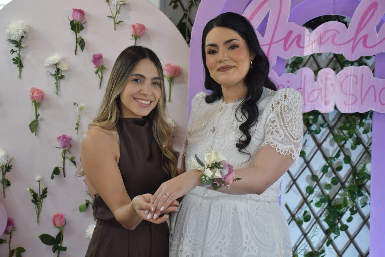 Organizan shower para Anahí de Jesús Cázarez Urías