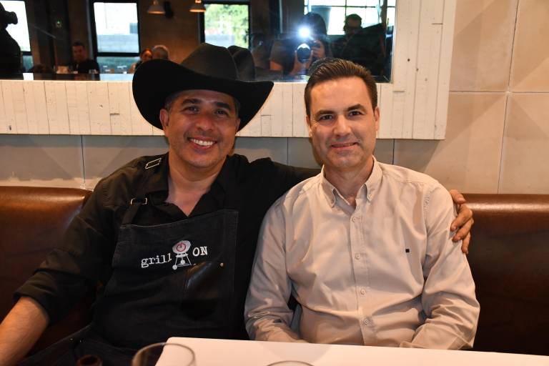 Disfrutan del segundo parrilladón con causa en el Villa Unión Brasa y Masa