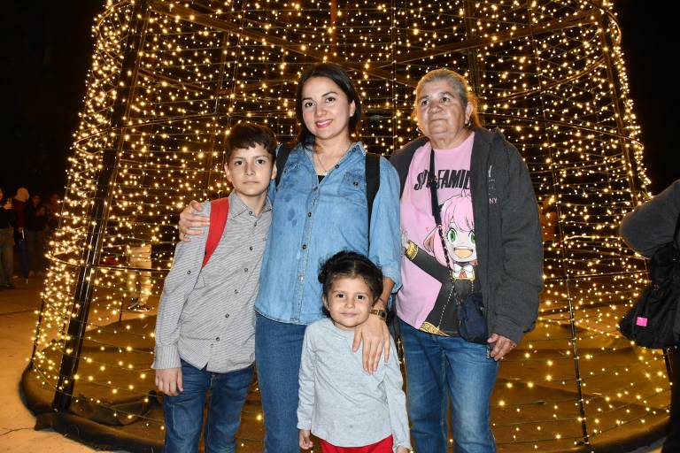 Reciben sinaloenses la Navidad en el Jardín Botánico