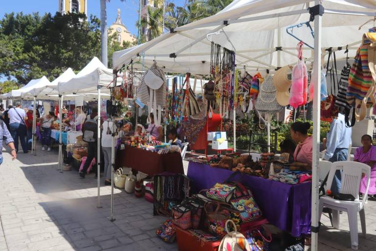 Realizan la Expo Mujeres Mazatlán este miércoles en la Plazuela República
