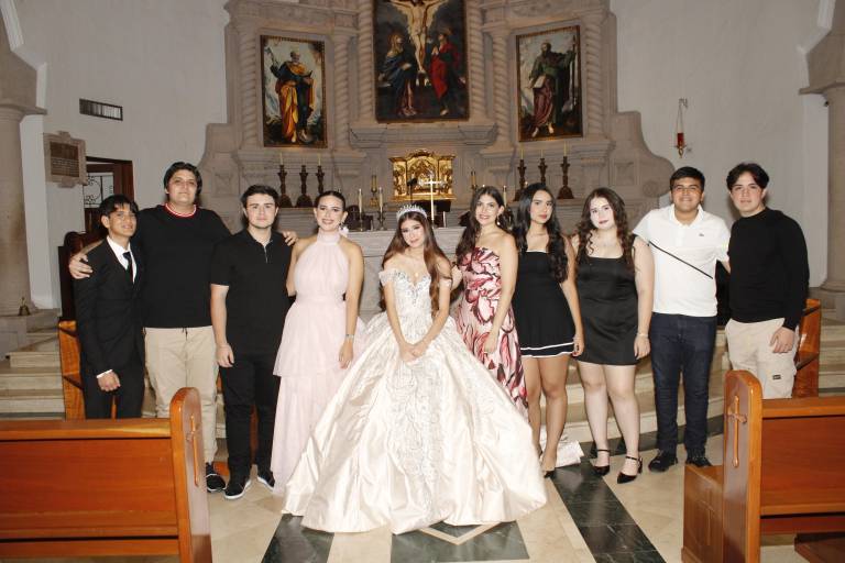 Celebra María Sophía sus dulces 15 años