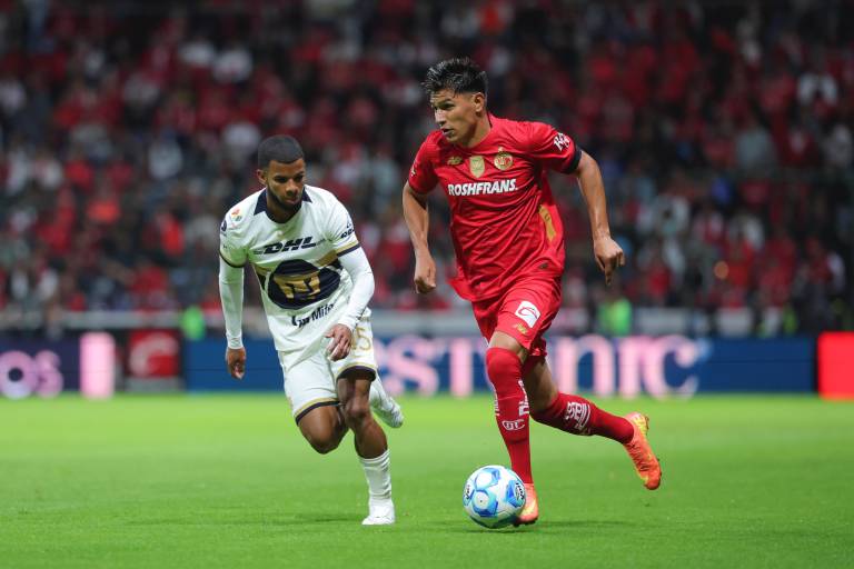 Sinaloense Jesús Angulo rescata el empate de Toluca ante Pumas