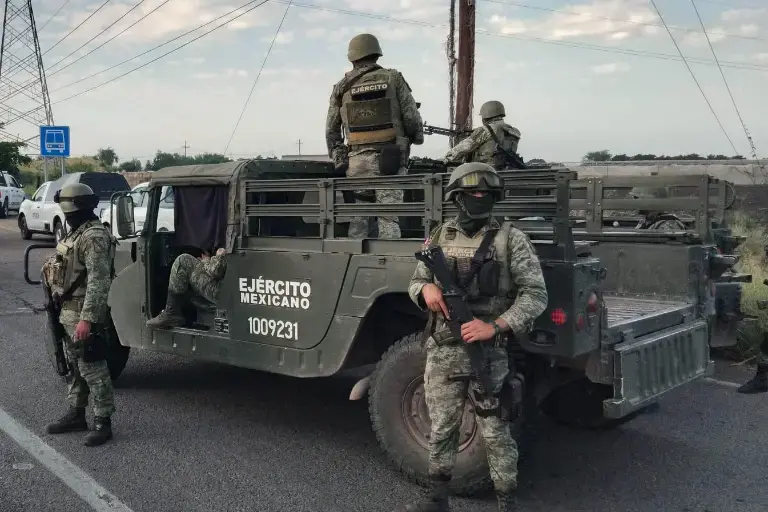 Tiroteo entre militares y civiles armados en Navolato generan alarma; autoridades reportan situación controlada