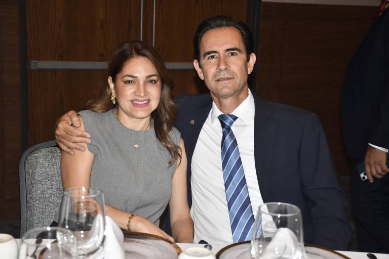 Realiza el Club Rotario Culiacán Oriente Cambio de Botones