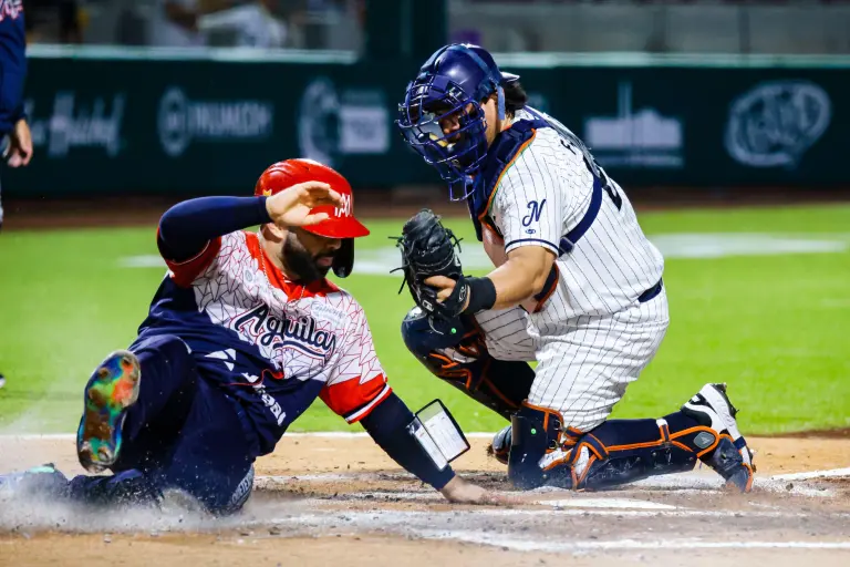 Águilas de Mexicali empatan la serie ante Jaguares