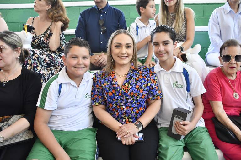 Con aplausos despide el Instituto Senda a su GENE 7 de Preparatoria