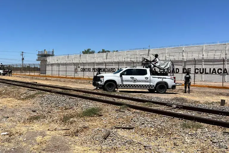 Gobernador de Sinaloa analiza traslado de reos de alta peligrosidad a penales federales
