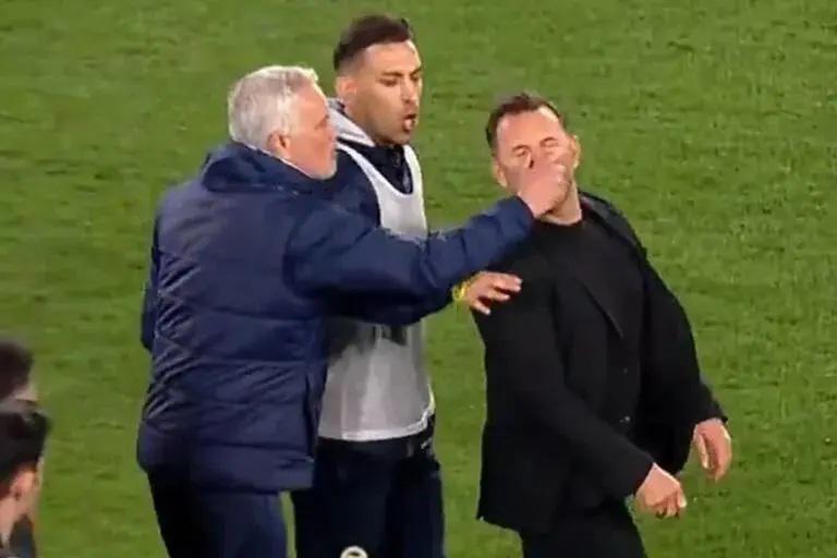 Mourinho es sancionado por pellizcarle la nariz al entrenador rival