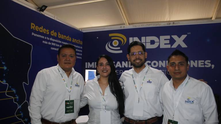 Christian Romero, Nataly Navarro, Carlos Vélez y Adrián Landeros.