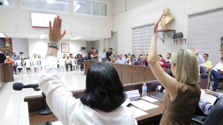 Sesión de Cabildo del jueves en Mazatlán en la que se aprobó por mayoría solicitar al Congreso del Estado se apruebe un incremento en el cobro del Impuesto Predial.