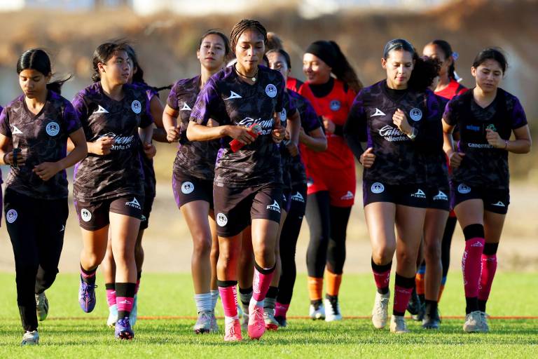 Mazatlán Femenil cierra en la frontera estancia fuera de casa