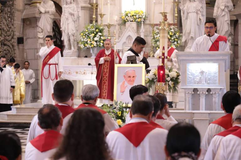 Pide Obispo de Mazatlán recordar al Papa Francisco como santo, misericordioso y sabio
