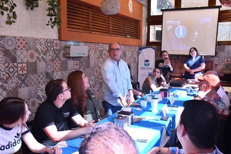 Invitan a empresarios restauranteros a liderar con sentido en la adversidad