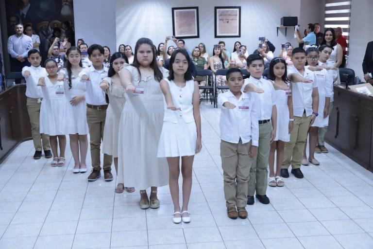 Rinden protesta integrantes del Cabildo Infantil 2025, en Mazatlán