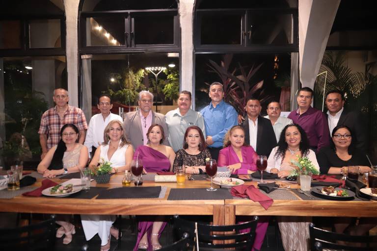 Celebran abogados 30 años de egresar de Derecho de la UAS