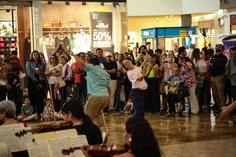 Regala el Isic un ‘Flash Mob’ como parte de su 50 aniversario