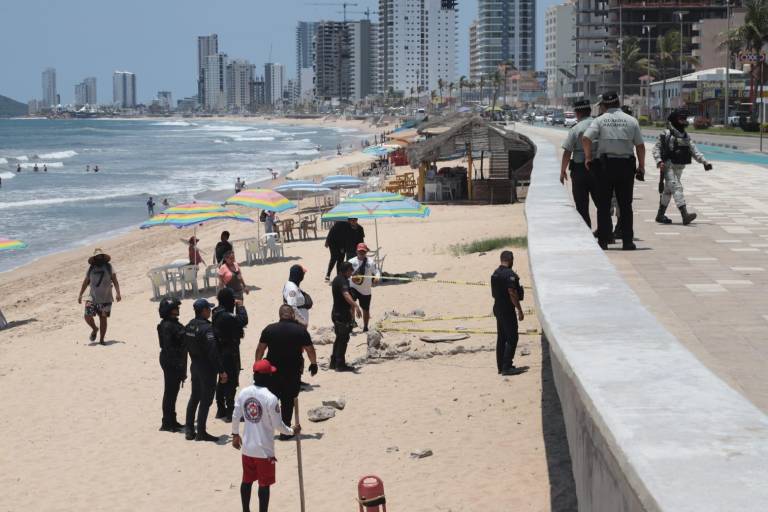 Mujer en situación de calle muere frente a zona de playa en Mazatlán