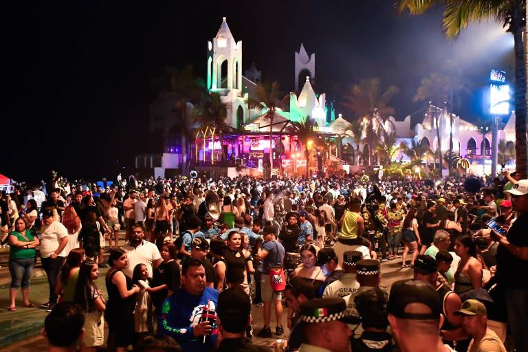 Disfrutan miles de fiesta motorizada en Mazatlán