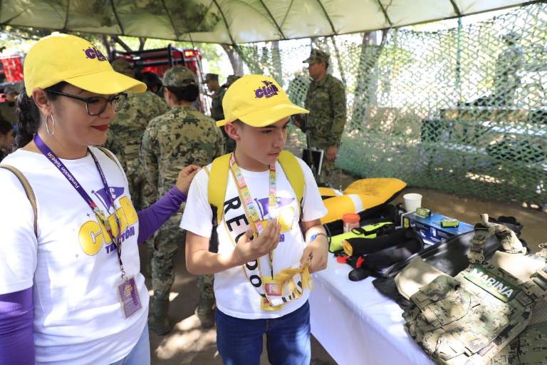 Feria de Profesiones de Club Teletón en Mazatlán acerca a niñas y niños a vocaciones