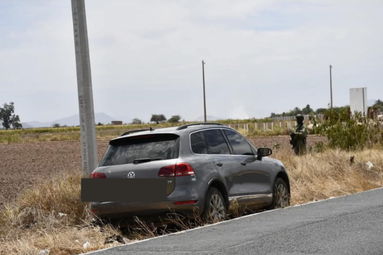 Militares localizan camioneta abandonada en Angostura
