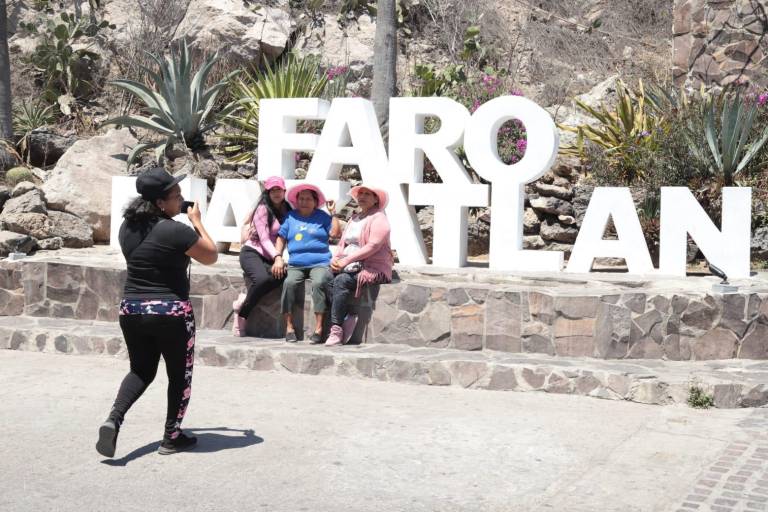 Domingo tranquilo en el Faro de Mazatlán y el Paseo del Centenario tras el bullicio de Semana Santa