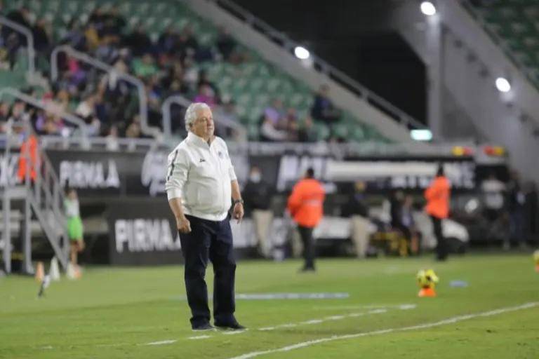 Víctor Manuel Vucetich deja de ser director técnico de Mazatlán FC