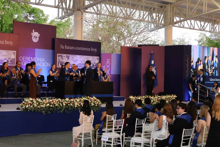 Egresan alumnos de profesional y posgrado del Tec de Monterrey Campus Sinaloa