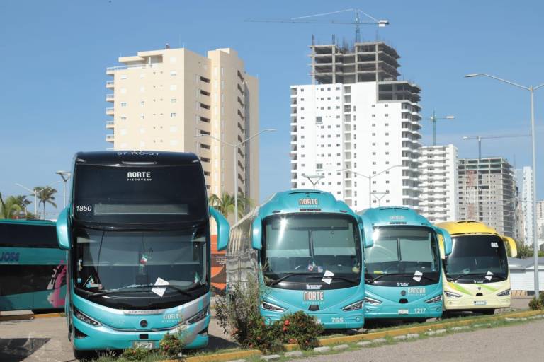 Charters oxigenan de turistas nacionales el fin de semana de Mazatlán