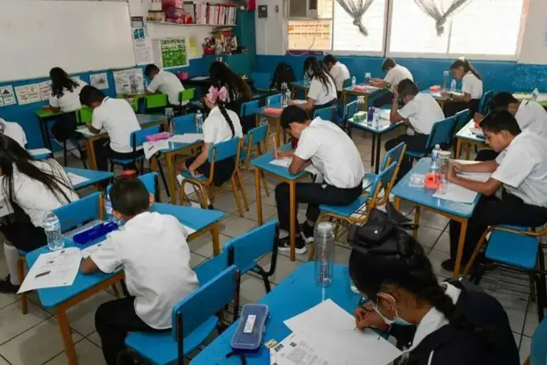 SEP publica nuevo calendario escolar 2025-2026 con 5 días más de vacaciones; estos son los puentes y descansos