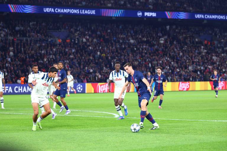 El PSG prolonga la fiesta ante el Atalanta con destellos de Kvara y Nuno Mendes