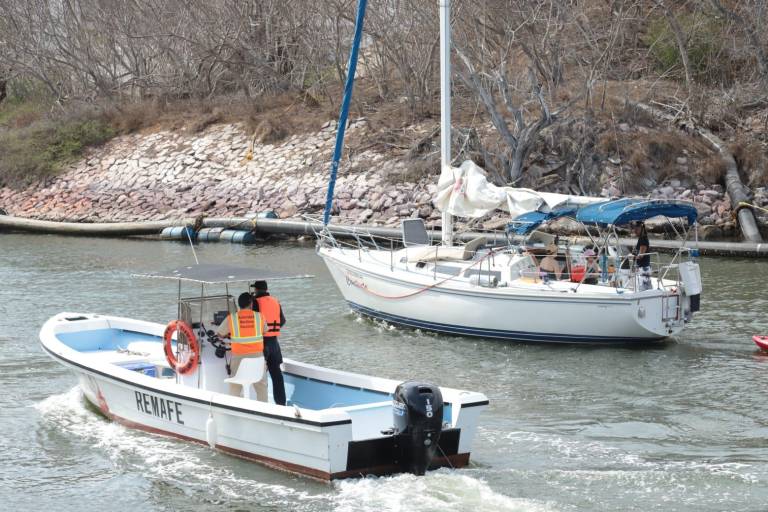 Regulan velocidad, sonido y chalecos en catamaranes y yates en la Marina, en Mazatlán