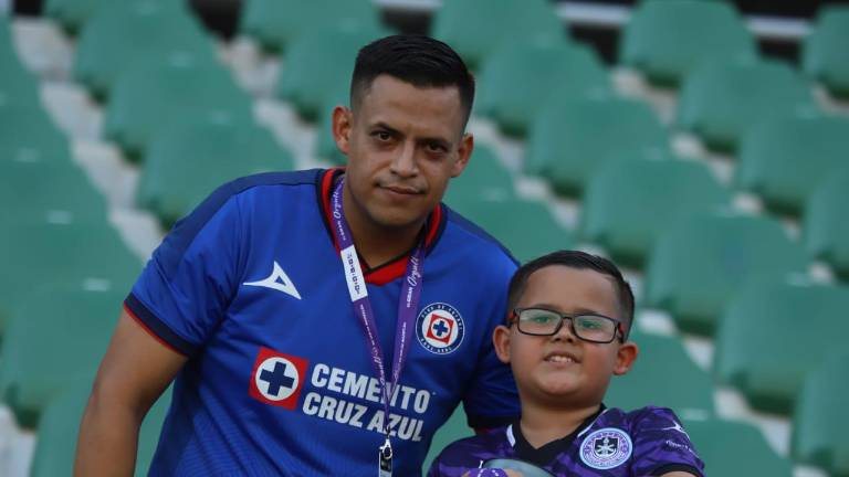 Joel Ornelas con su pequeño hijo Joel.