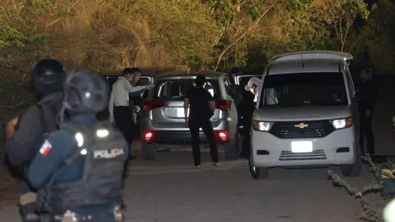 Autoridades montaron operativo en El Castillo y Stanza Magnolia, donde fueron localizadas las víctimas y vehículos abandonados tras la persecución armada.