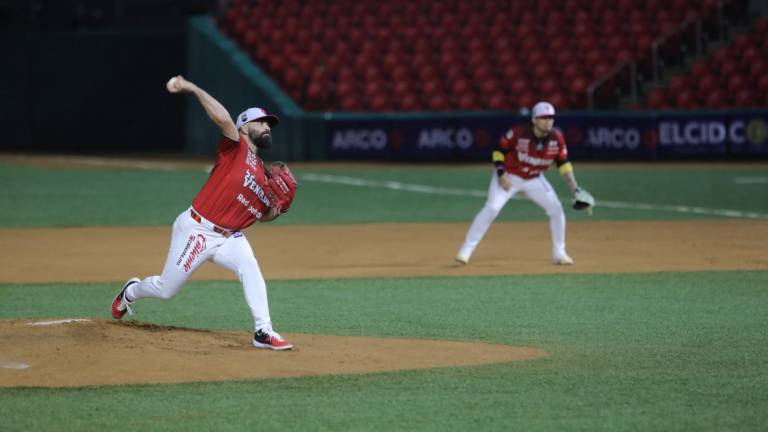 José Urquidy logra su tercer triunfo de la campaña.